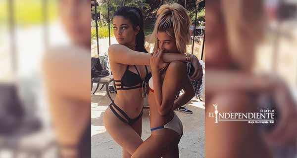 Kylie Jenner presume sus curvas en 'pool party'