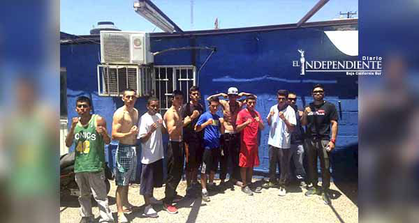 Viernes  de box por la noche en la “Arena California”