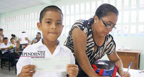 Recibieron pago de beca casi 5 mil estudiantes de todos los niveles en BCS