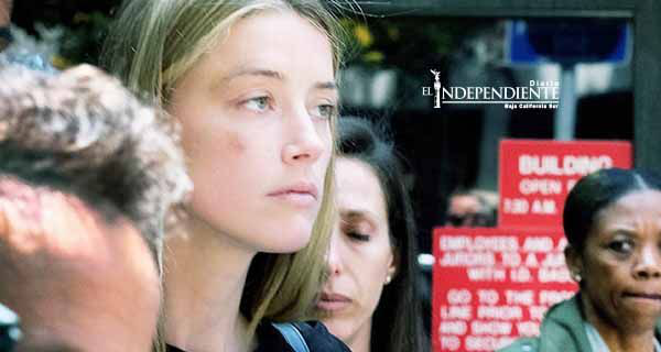 Ex novio mexicano de Amber Heard aboga por ella