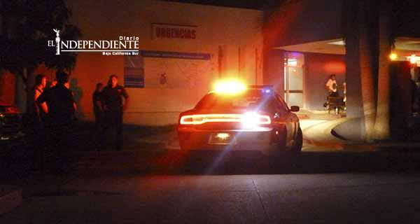 Dos apuñalados dejó una riña en las afuera de un bar en SJC