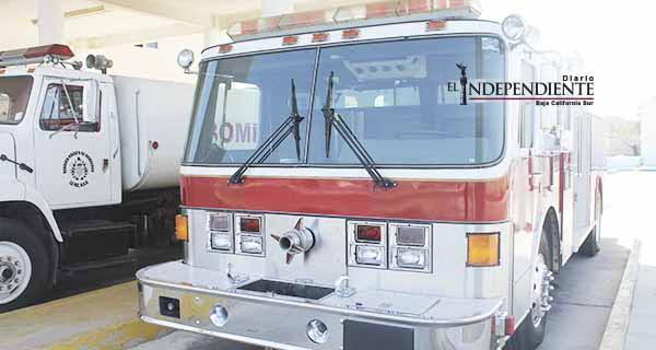 Entregan al Cuerpo de Bomberos una nueva unidad extintora