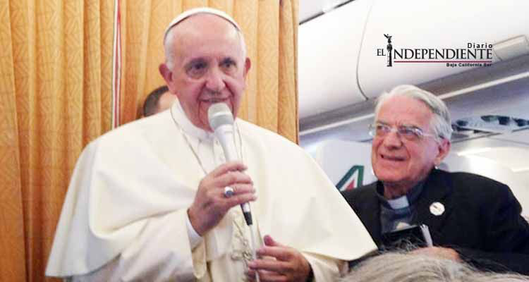 Iglesia debe una disculpa a los gays por marginarlos: Papa