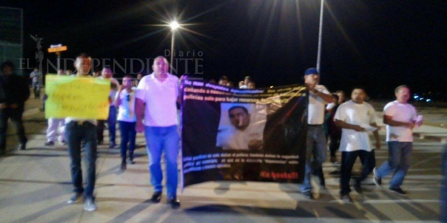 Se manifiestan policías municipales en Los Cabos