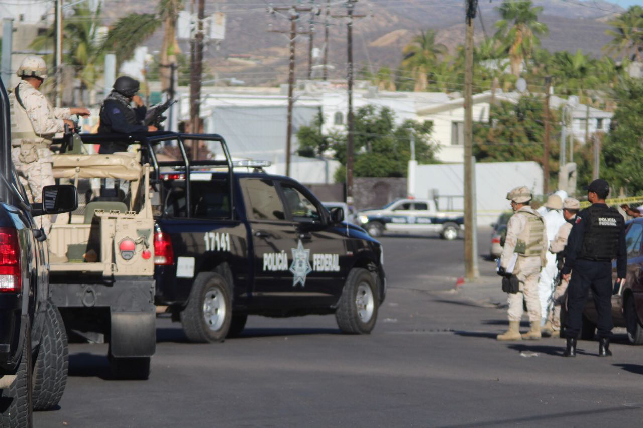 Capturan en Los Cabos a 4 sujetos con arsenal y equipo táctico