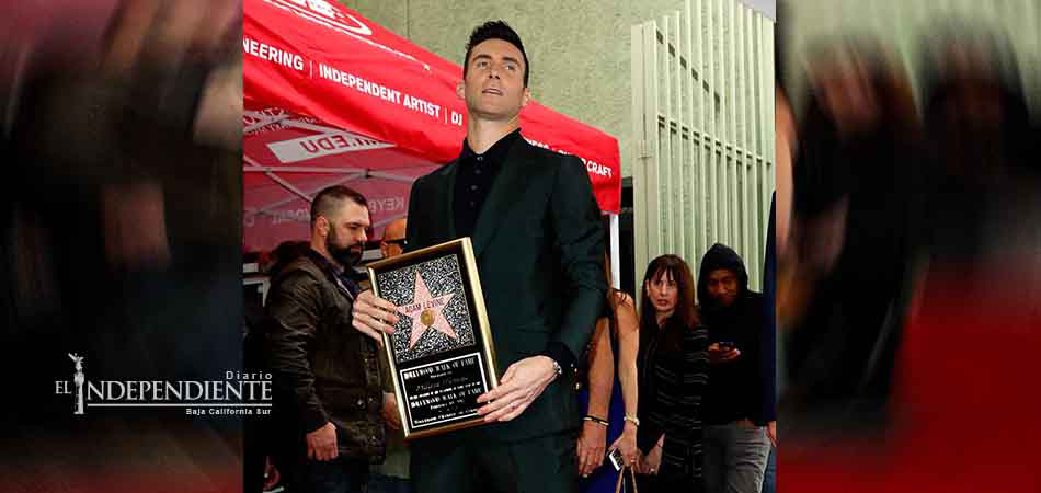 Adam Levine recibe su estrella en el Paseo de la Fama