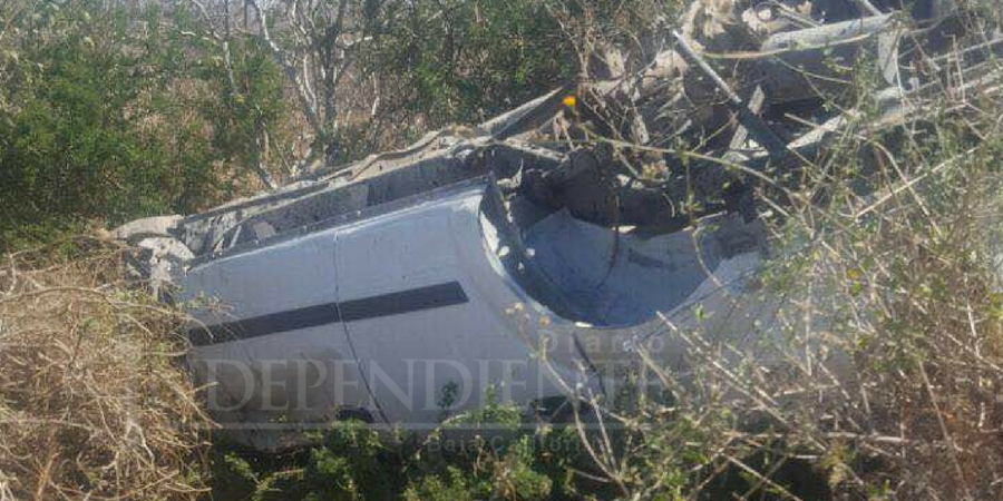 Una persona sin vida tras volcadura en la carretera a Todos Santos