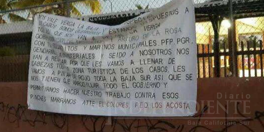 Dejan mensaje atribuido a célula criminal en una manta en escuela de SJC