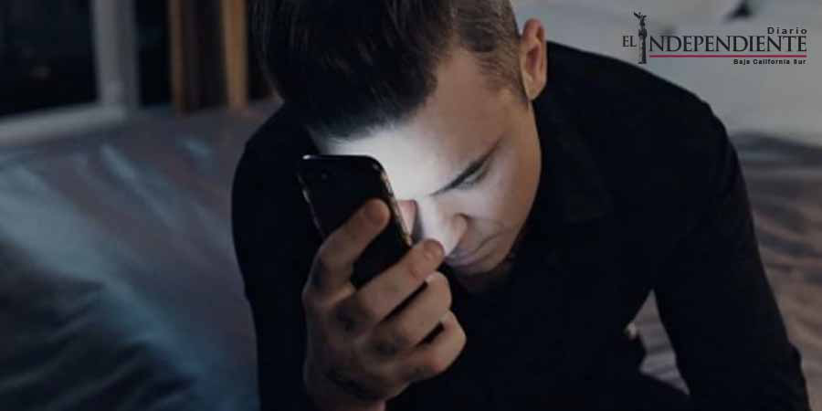 Robbie Williams muere de celos en un clip con finales alternativos