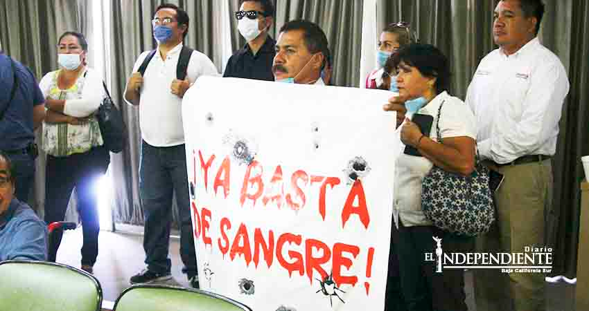 “¡No más sangre!”: Protestan periodistas en Congreso de BCS