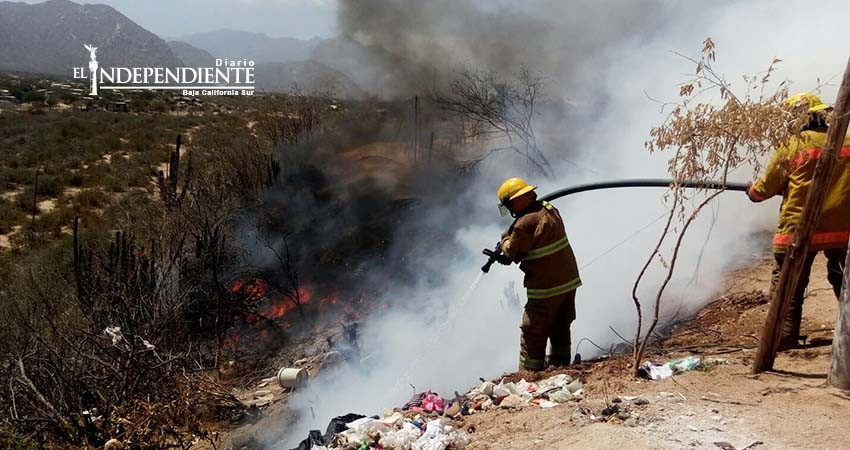 Bomberos josefinos continúan apagando incendios en vertederos clandestinos 
