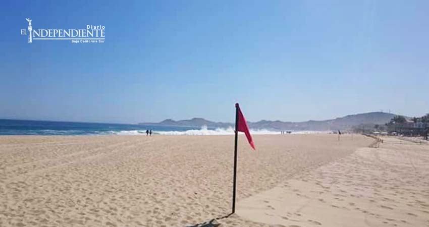 Por oleaje, izan banderas rojas y amarillas en Los Cabos