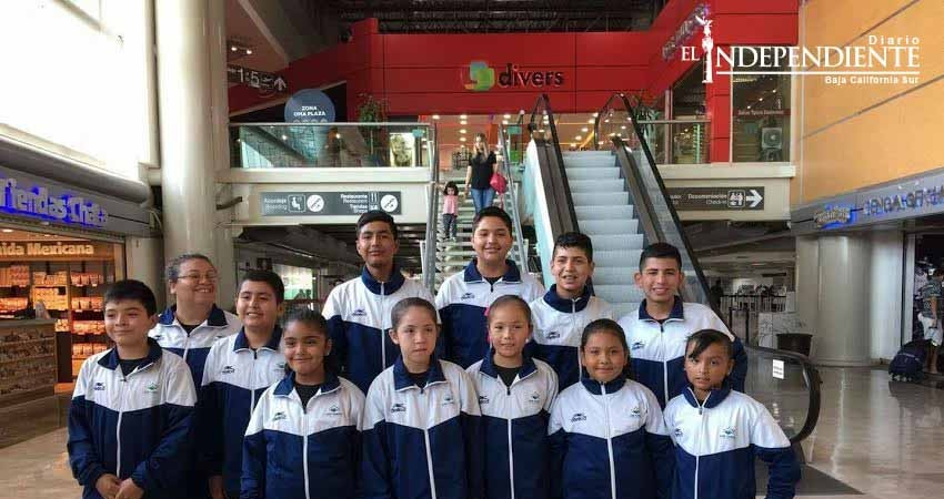 Viajan taekwondoínes de la comunidad El Campamento a Torneo Nacional