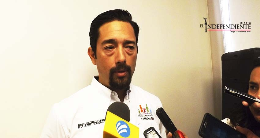 Como alcalde suplente, De La Mora buscaría adelgazar la nómina