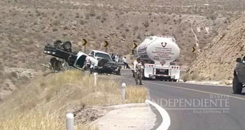 Reportan volcadura de camión con más de 80 estudiantes