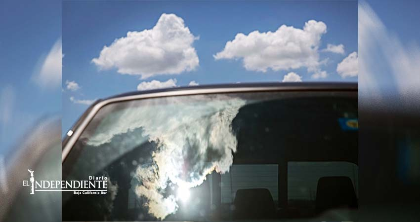 Niños mueren al quedar encerrados dentro del automóvil