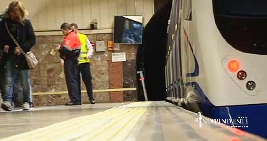 Por jugar entre vagones del Metro adolescente pierde las piernas