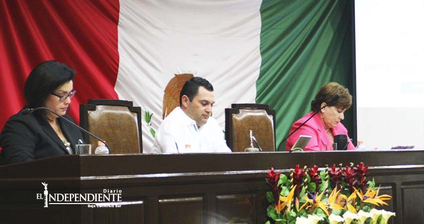 Legisladores declaran “desiertas”  las medallas al mérito periodístico 2017