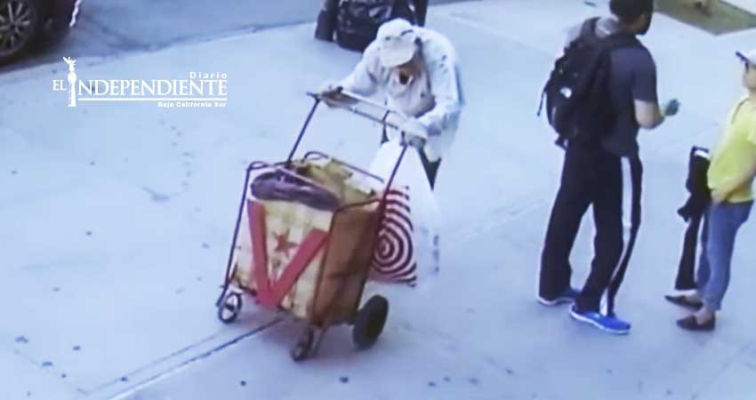 Sujeto golpea brutalmente a anciano en NY