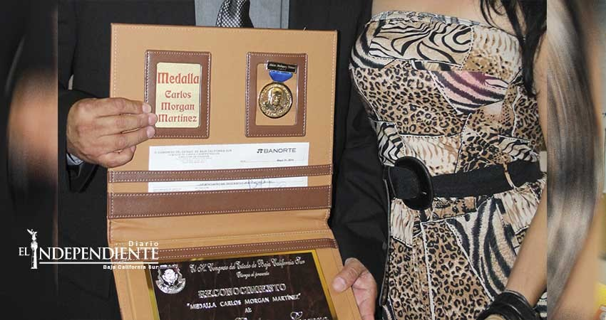 Prometen “acuerdo político” en el Congreso para entregar medallas a periodistas