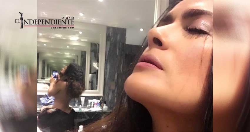 Salma Hayek comparte semidesnudo en Instagram