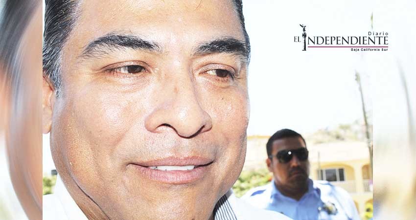 Busca el alcalde cabeño recursos federales en México