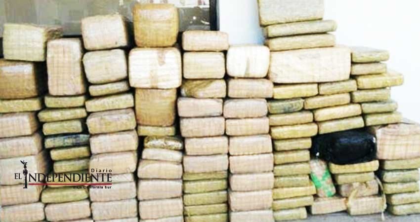 Aseguran más de una tonelada de droga y dinamita en Tamaulipas