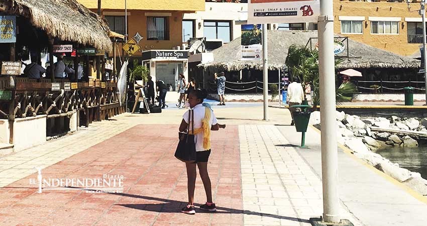 Continúan en la marina de CSL casos de mujeres pidiendo limosna con niños  