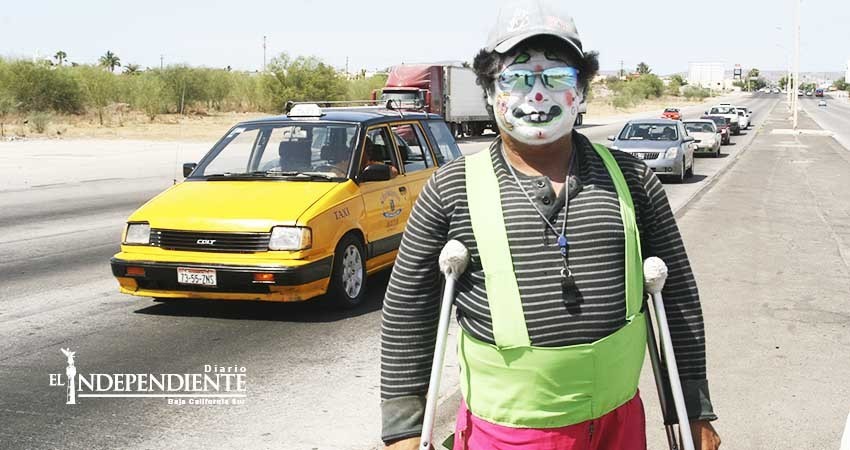 Siendo payasito de semáforo puedo vivir sin una pierna: “Chanfletín”