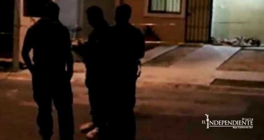 Pelea con su padre y lo golpea hasta la muerte con una pesa