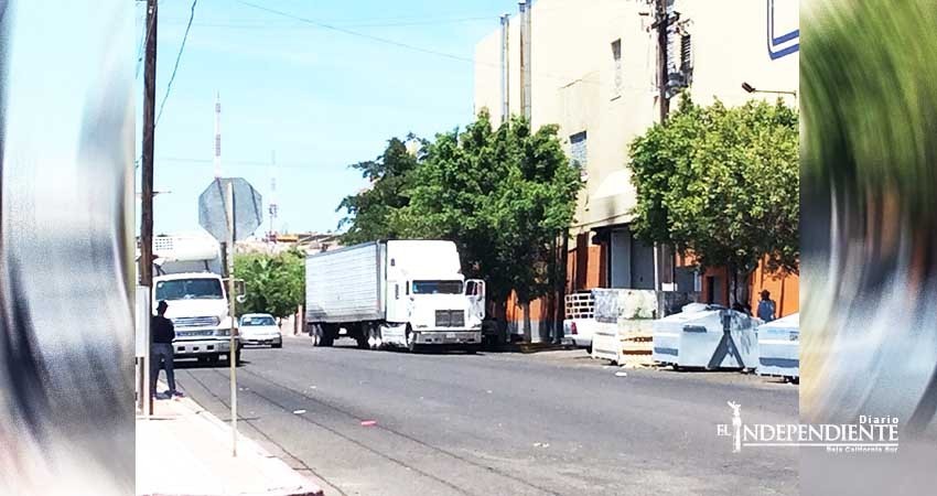 Crece la molestia por camiones de carga en supermercados de La Paz