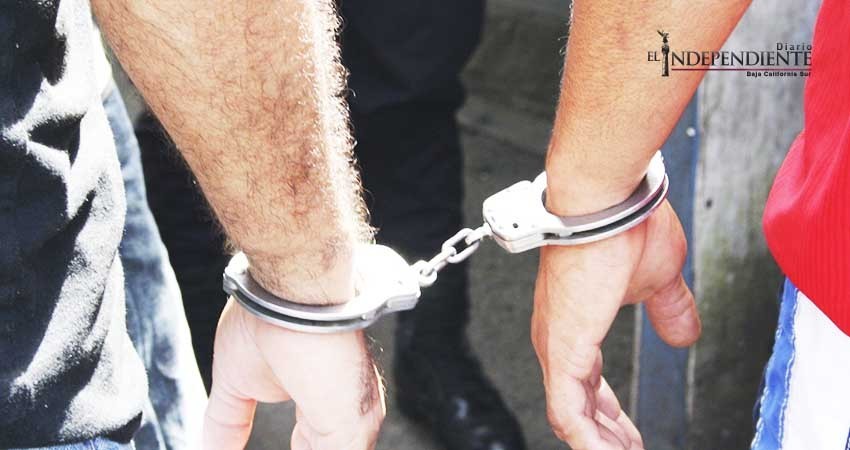 Detienen a dos personas con 687.5 dosis de sustancias ilícitas