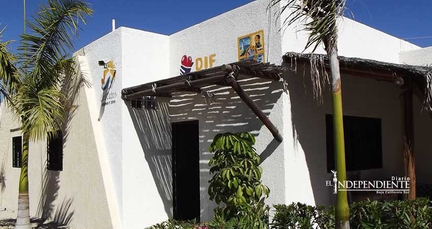 Resguarda DIF tres niños  que fueron encontrados deambulando por la carretera 