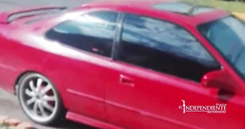 Madre olvida a bebé dentro de vehículo; muere deshidratado