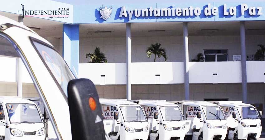 Entrega el municipio unidades móviles a comerciantes de La Paz