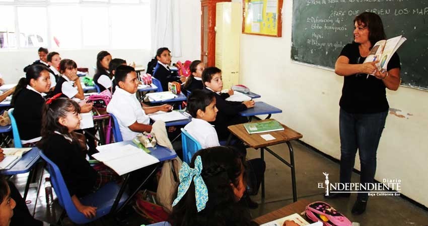 Tiene SEPBCS más de 10 mil empleados, solo 5 mil 700 son docentes frente a grupo 