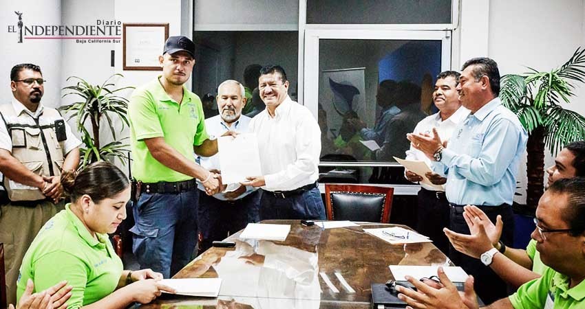 Entrega el alcalde de La Paz certificados de capacitación en atención prehospitalaria