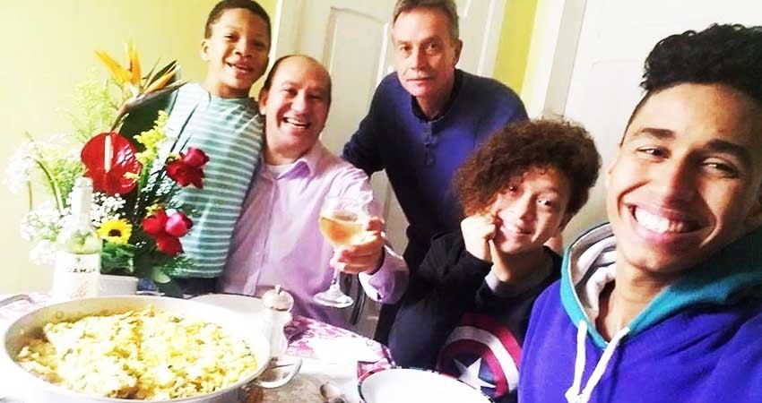 El Papa felicita a matrimonio gay por bautizar a hijos adoptivos