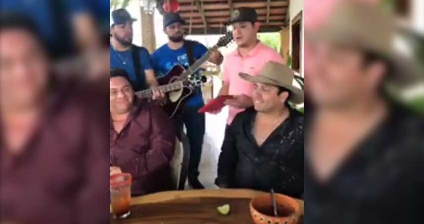 Julión Álvarez le canta a su 'destino' tras acusaciones