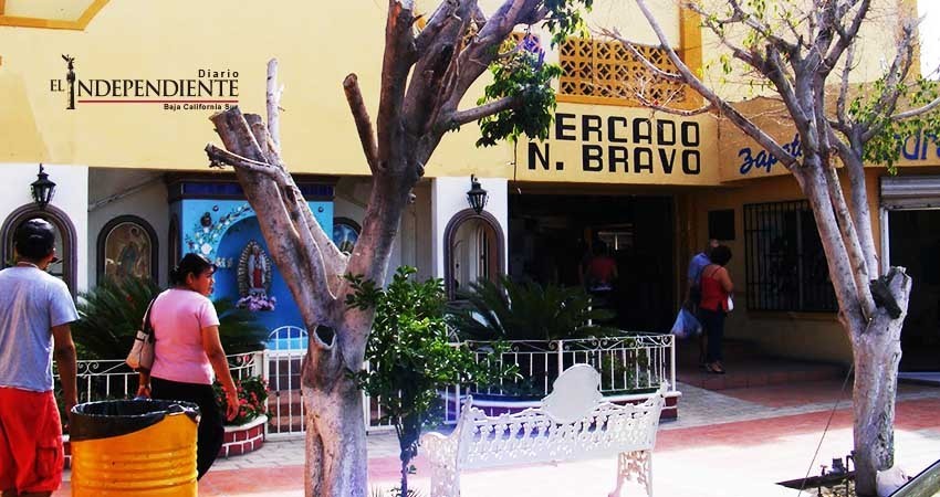 Incautan producto ilegal en pescaderías del Mercado Bravo