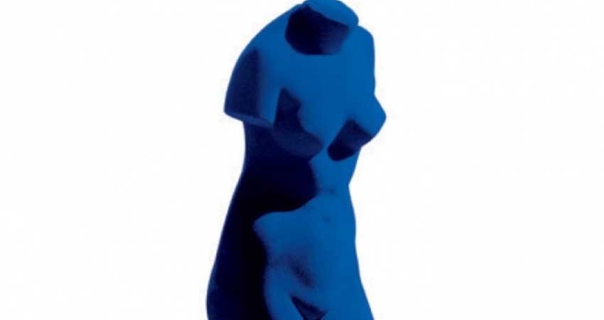 El MUAC se tiñe de azul