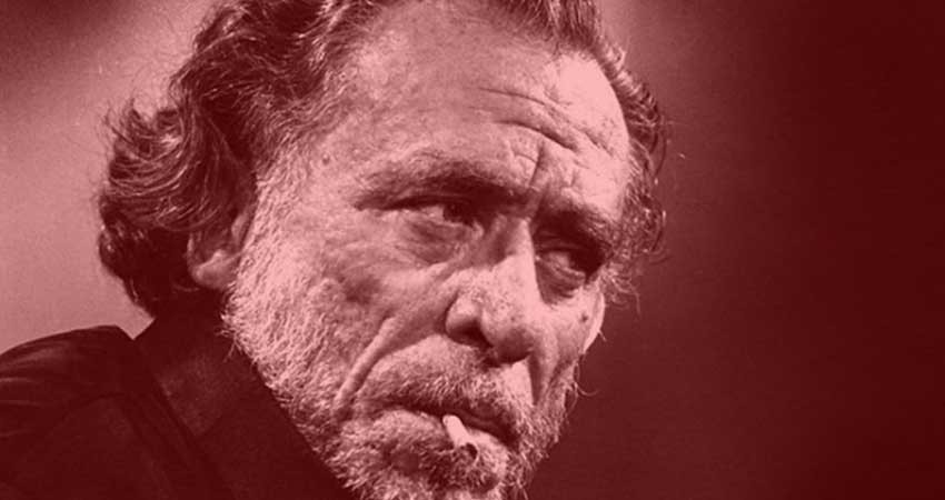 Con estas 27 frases explosivas, recordamos al maldito Bukowski