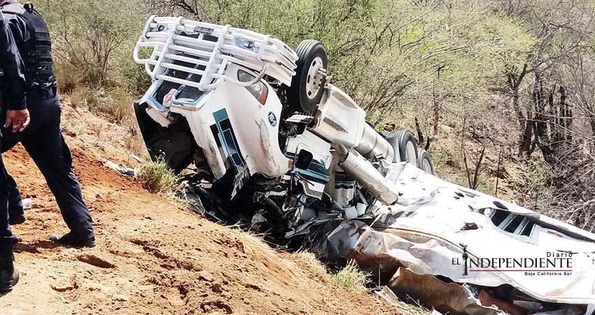 Vuelca un camión de leche Liconsa