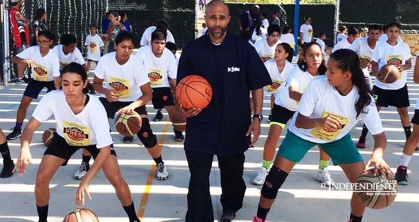 Muy productiva Clínica de basquetbol en el Colegio El Camino: Iván Mendoza