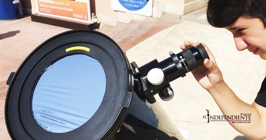 Cientos de personas observaron el eclipse en la marina de CSL