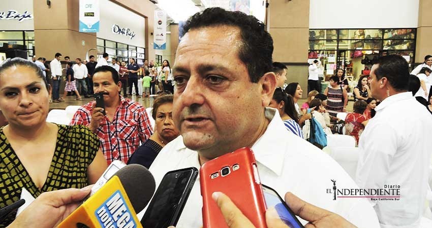 Buscarán cobrar el impuesto al turista a través de boletos de avión