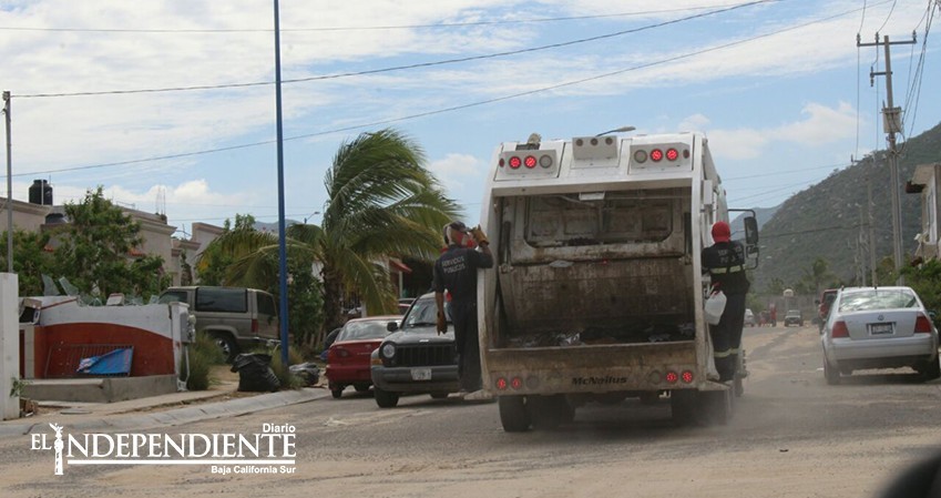 IP y empresas apoyan a Servicios Públicos en desazolve de vialidades
