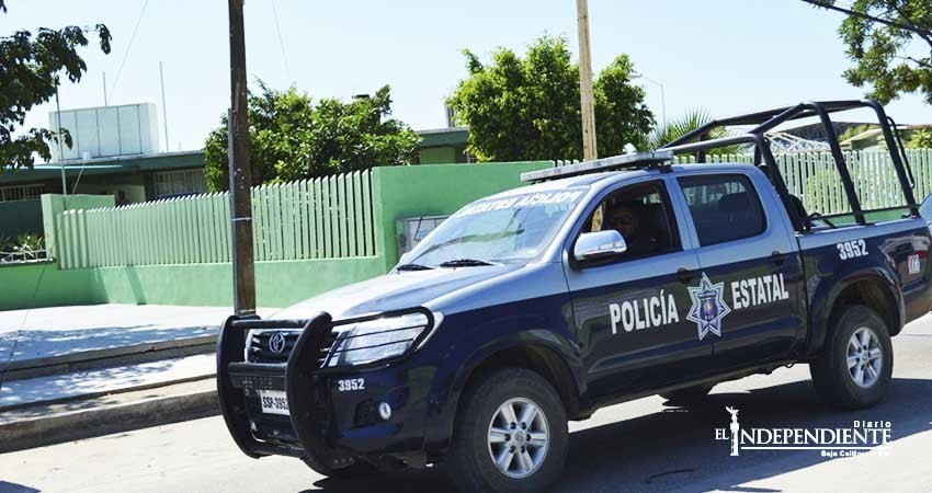 Detienen a dos personas tras intentar robar un vehículo