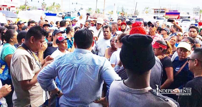 Protestan ciudadanos en la delegación de CSL hoy lunes