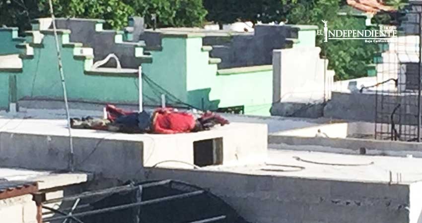 Ejecutan a dos personas en el techo de su casa en la Lázaro Cárdenas